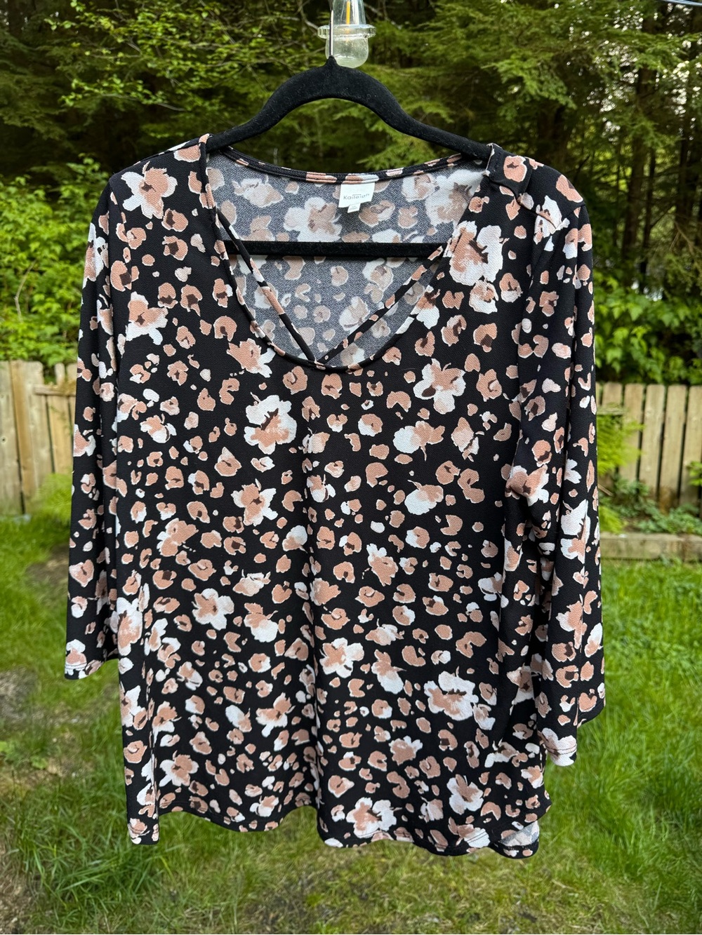Kaileigh Black Long-Sleeve V-Neck Top with Tan and White Floral Print